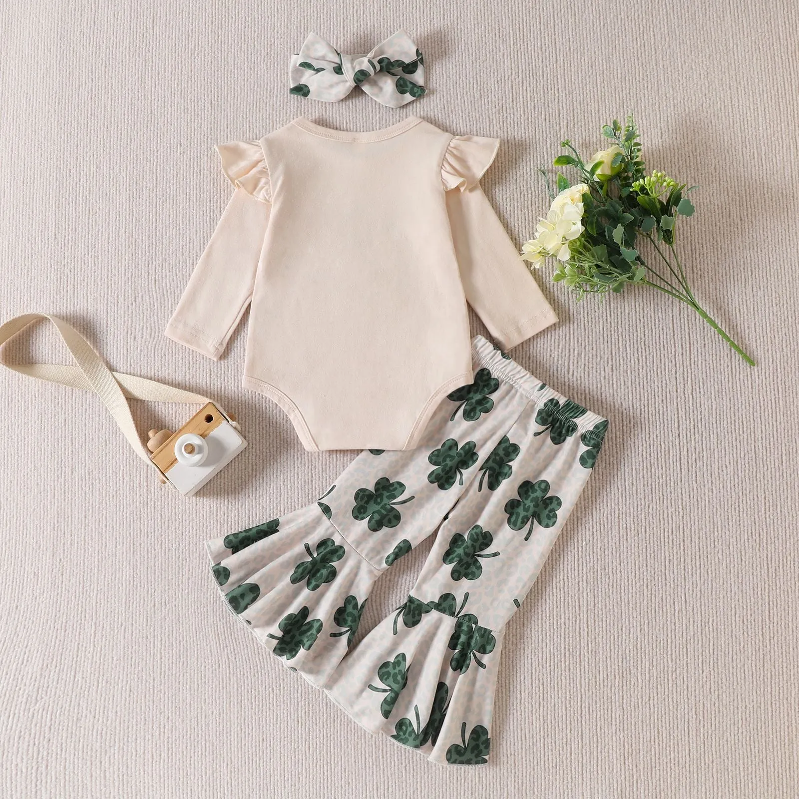 Four Leaf Grass St. Patrick's Day Letter Flying Sleeve Romper Trumpet Trousers Girls' Suit